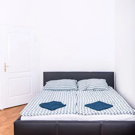 Spacious 3-bedroom Next To Parliament *