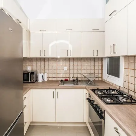Spacious 3-bedroom Next To Parliament Appartamento Budapest