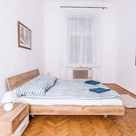 Spacious 3-bedroom Next To Parliament